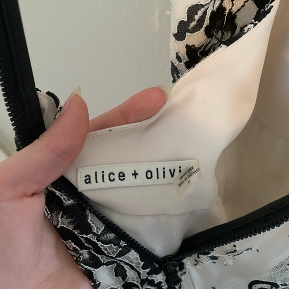 ✨Alice + Olivia Isla T-Back Maxi Dress - Picture 6 of 9